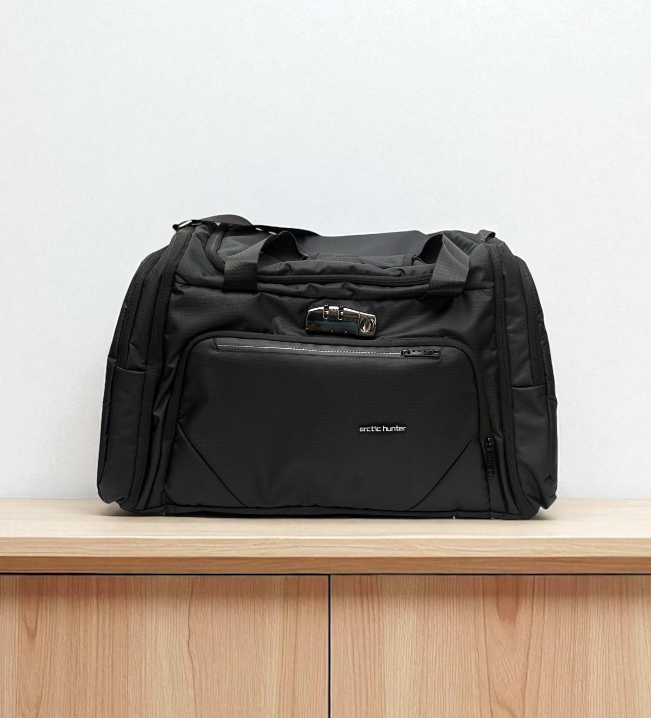 Family Size 24–28" Inch Arctic Hunter Travel Bag (M-111)