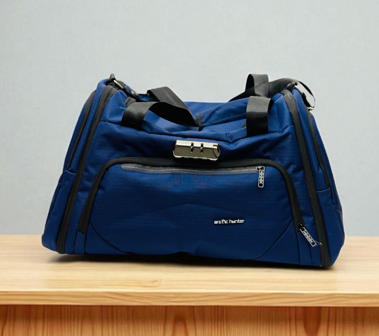 Family Size 24–28" Inch Arctic Hunter Travel Bag (M-111)